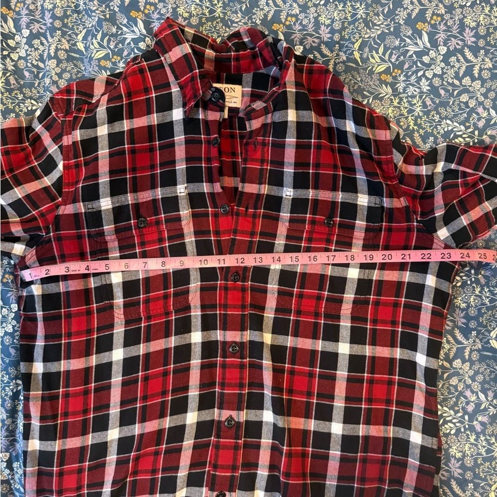 Filson LW Alaskan Guide Flannel Black and Red Plaid Button Down Shirt - Picture 2 of 3